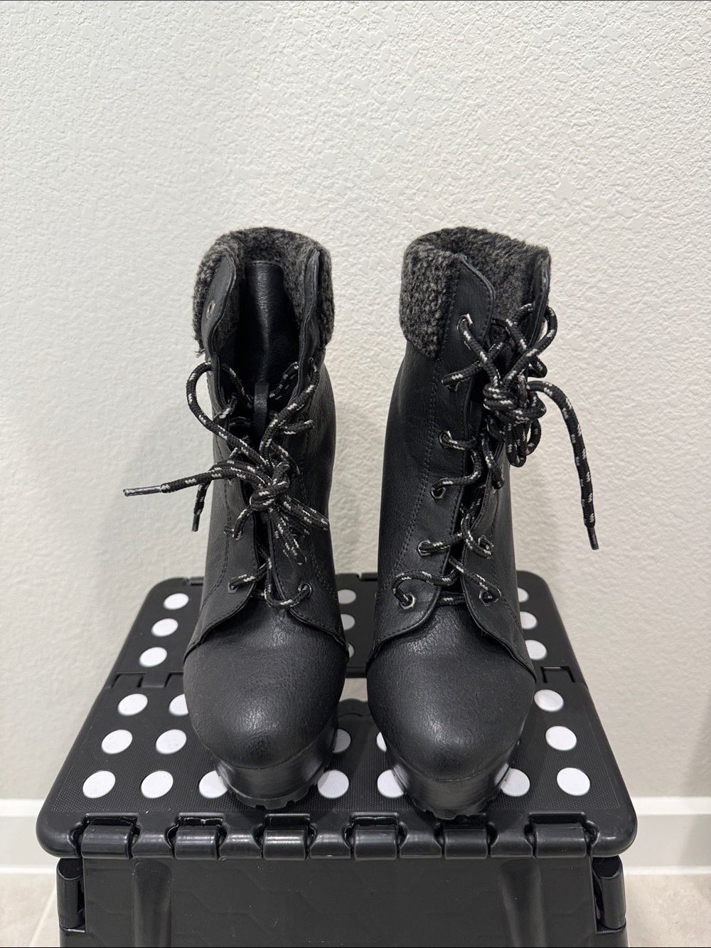 Shoe Dazzle Black Lace-Up Faux Fur Collar Ankle Boots